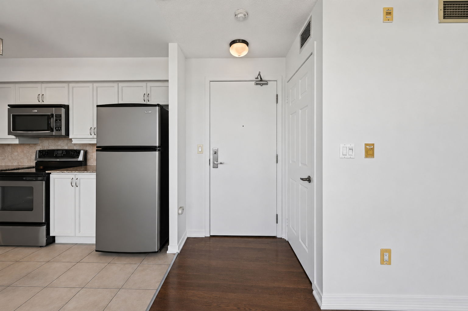 18 Valley Woods Rd ph310 Toronto, ON M3A 0A1