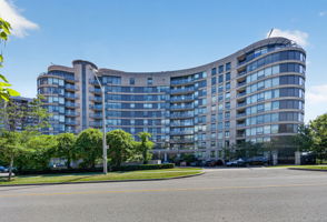 18 Valley Woods Rd ph310, Toronto ON