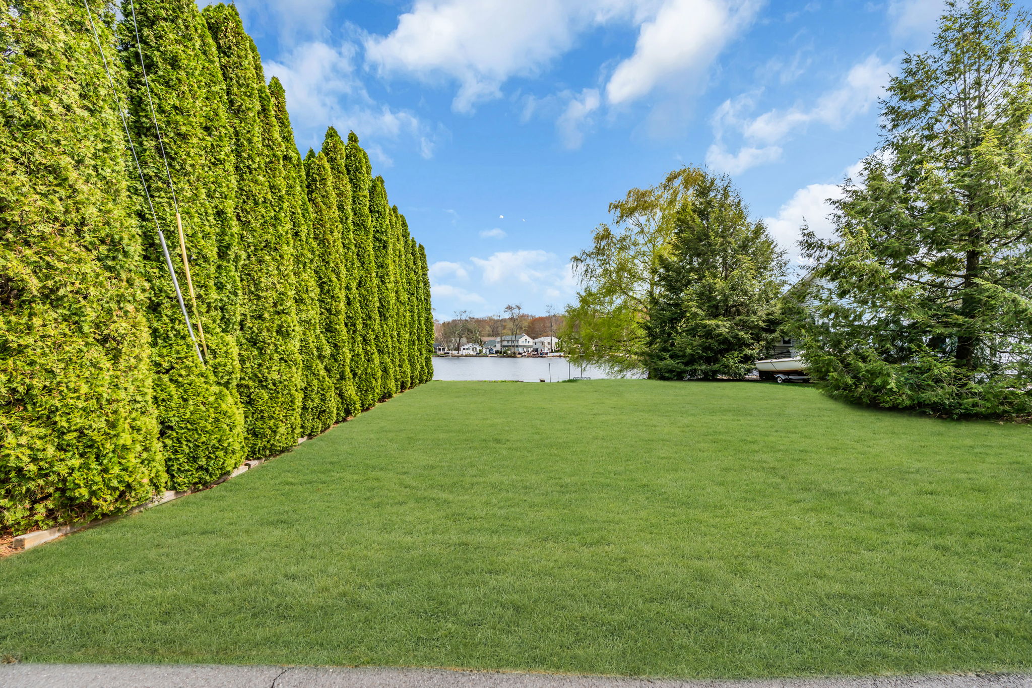 Manicured level lakefront lot