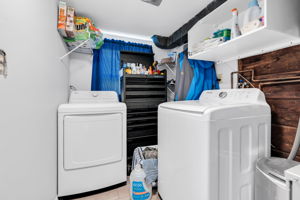 Separate washer/dryer on main level