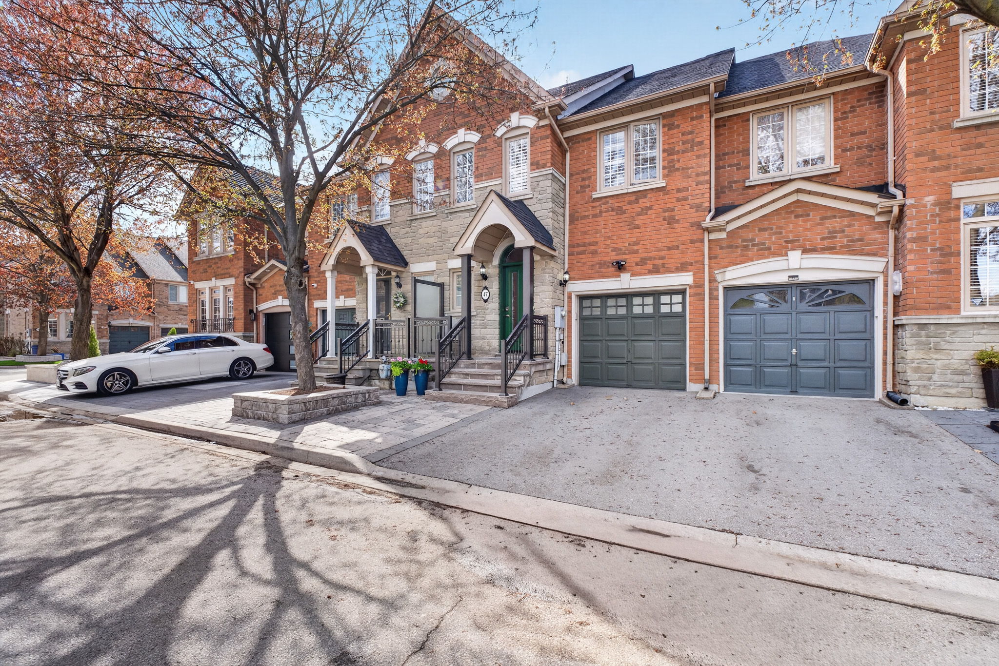 180 Blue Willow Dr, Woodbridge, ON L4L 9C9, Canada Photo 3