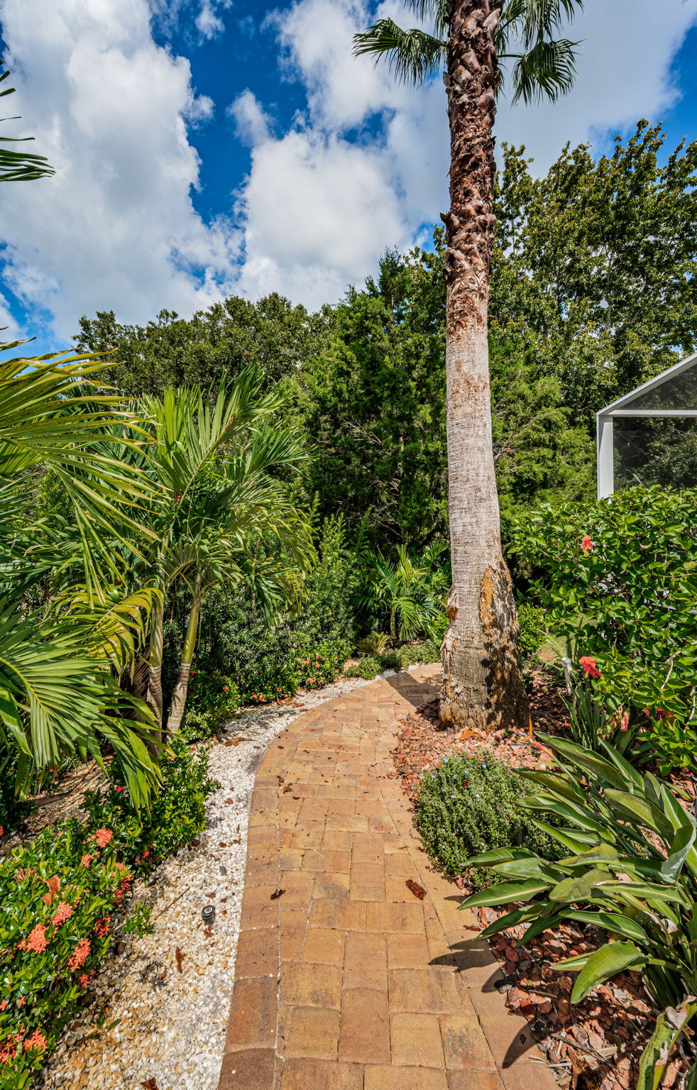 Side Patio and Walkway5