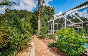 Side Patio and Walkway4