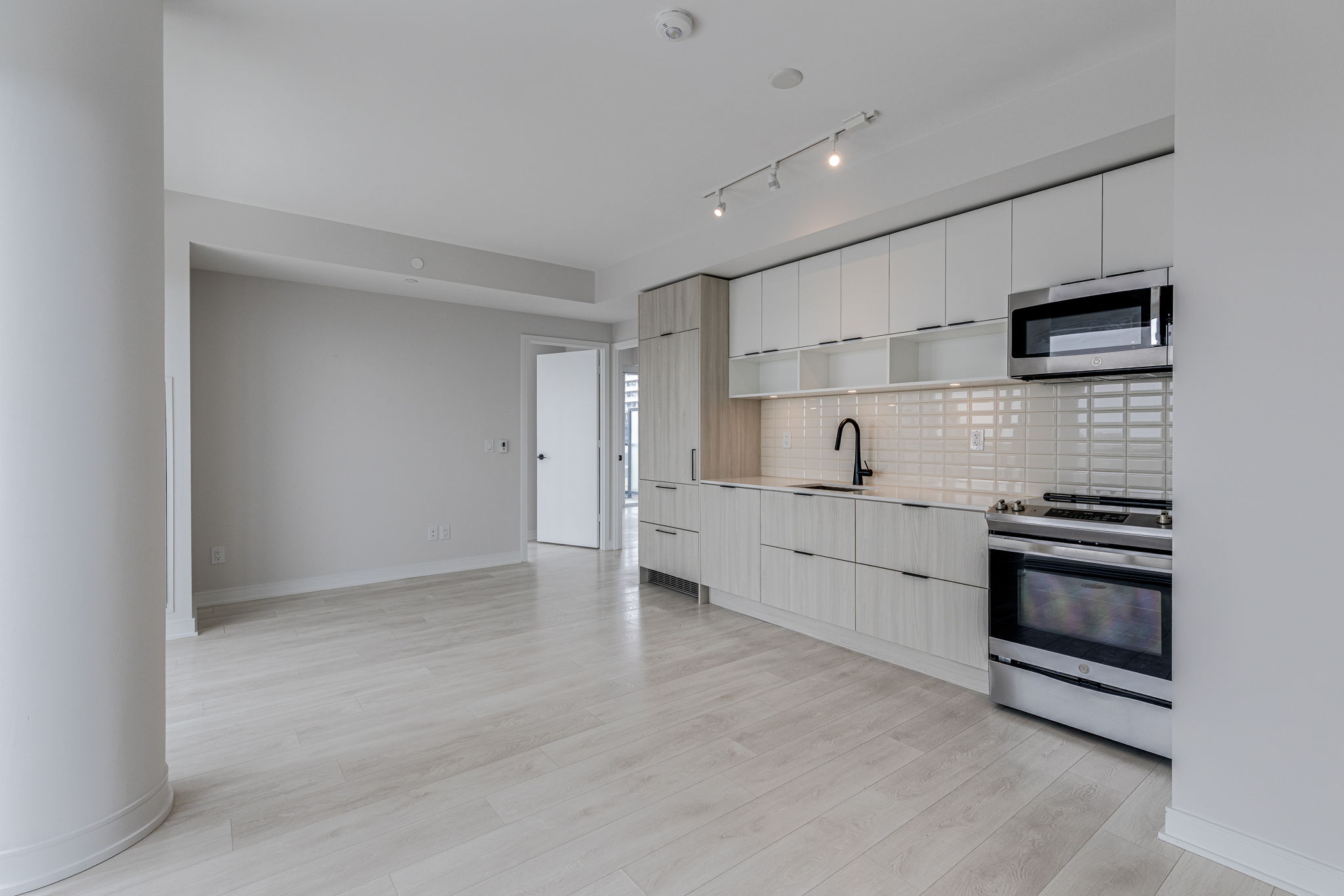 Toronto property showcase — delivered property photograph 5
