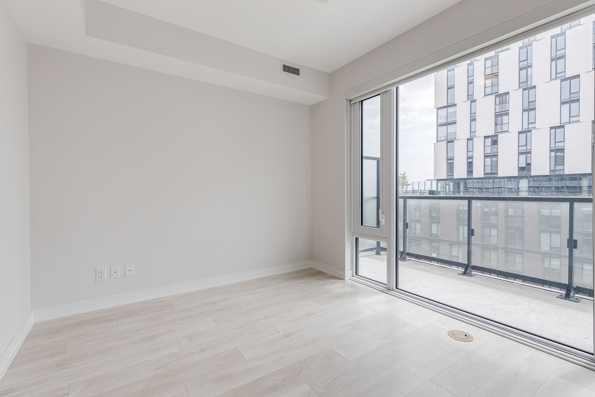Toronto property showcase — delivered property photograph 16