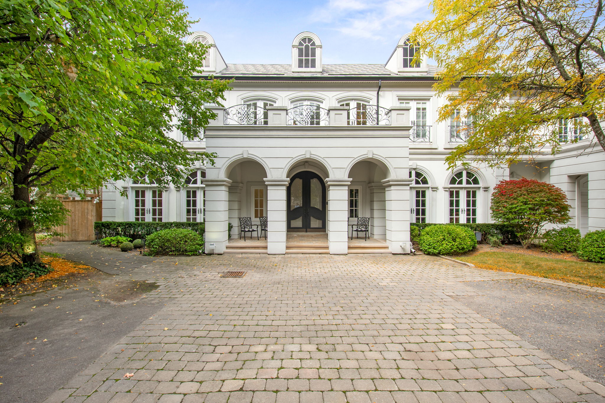 180 Sandringham Dr. Toronto, ON M3H 1E3