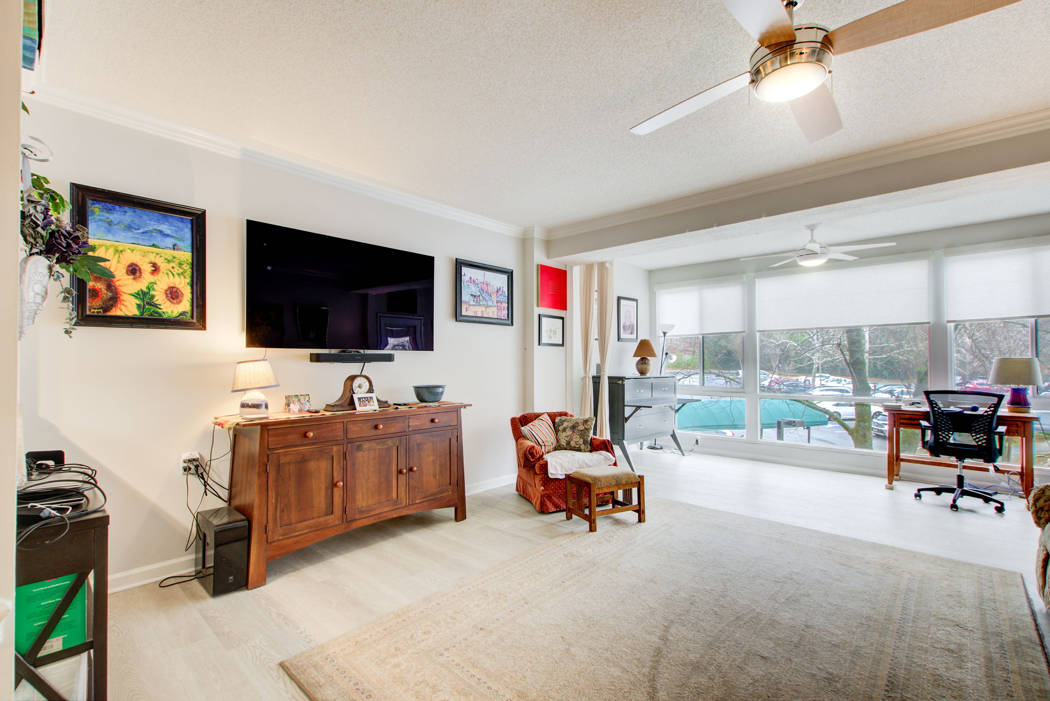 6 Living Room A w Sunroom