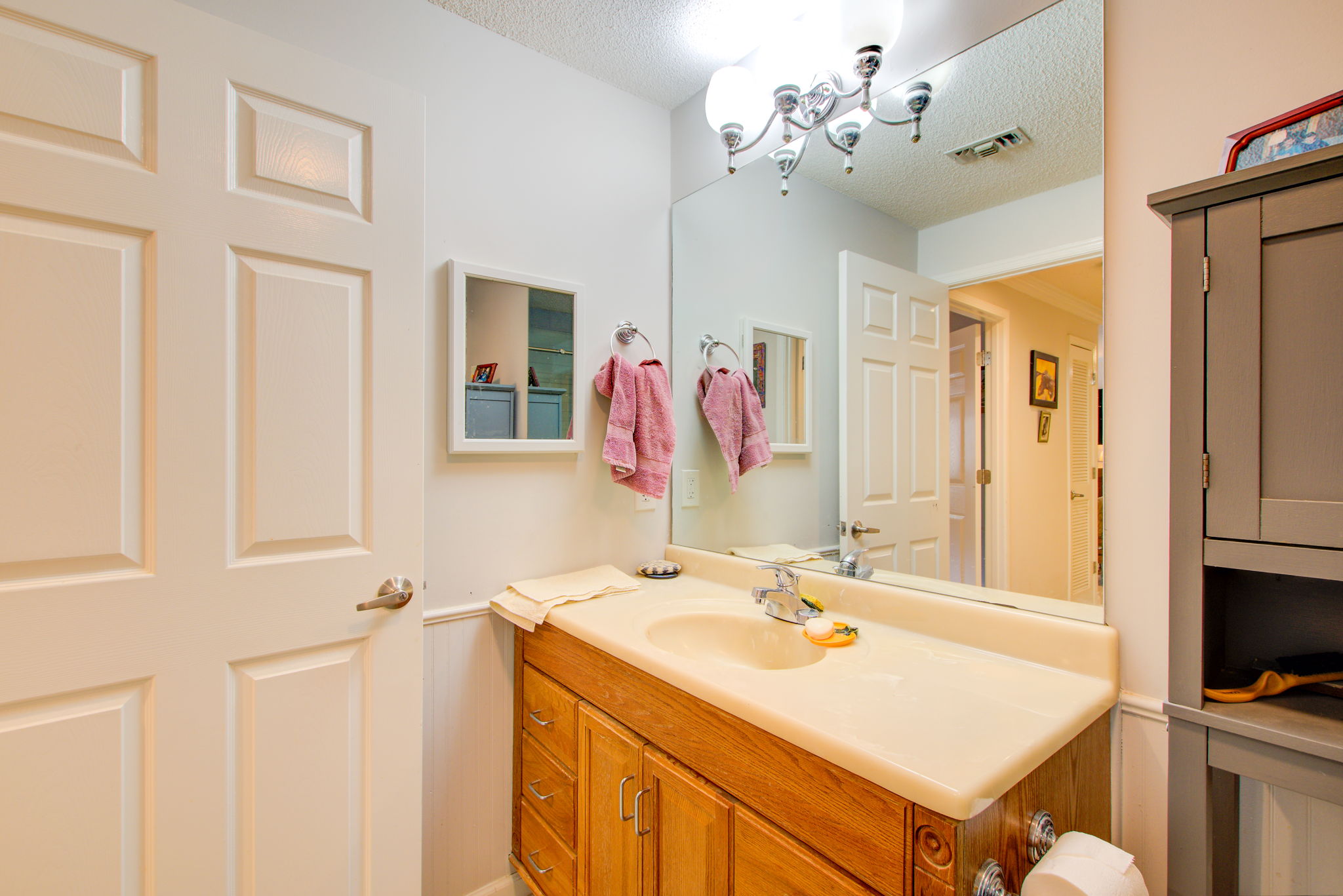 13 Full Bath B Vanity Detail