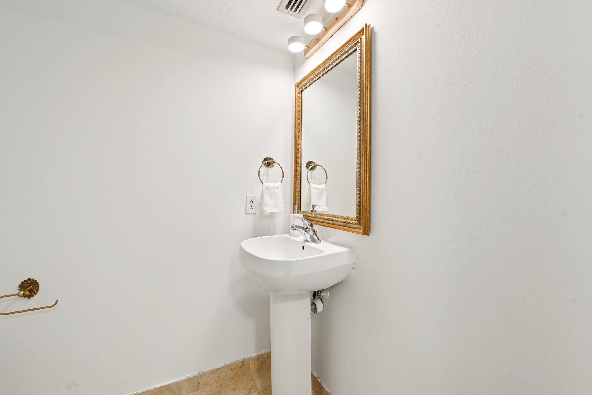 N Bayshore Dr 2811-S1003-014.jpg