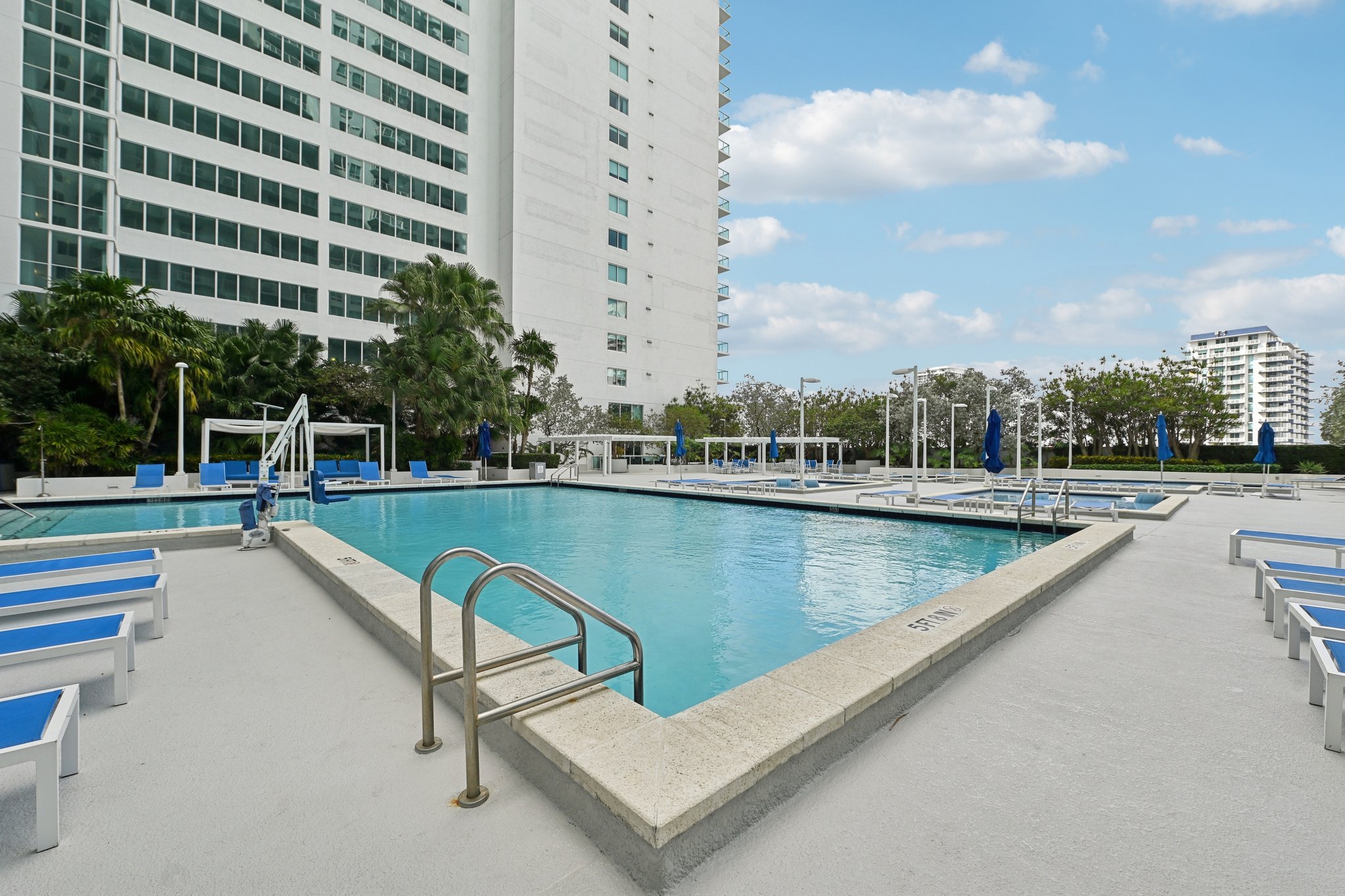 N Bayshore Dr 2811-1003-906.jpg