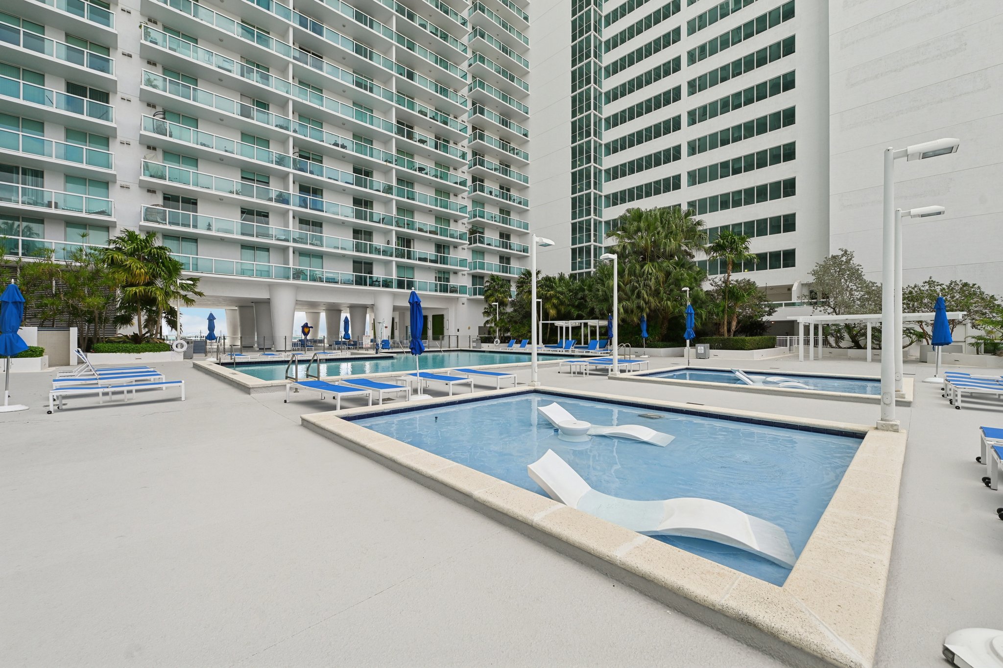N Bayshore Dr 2811-1003-907.jpg