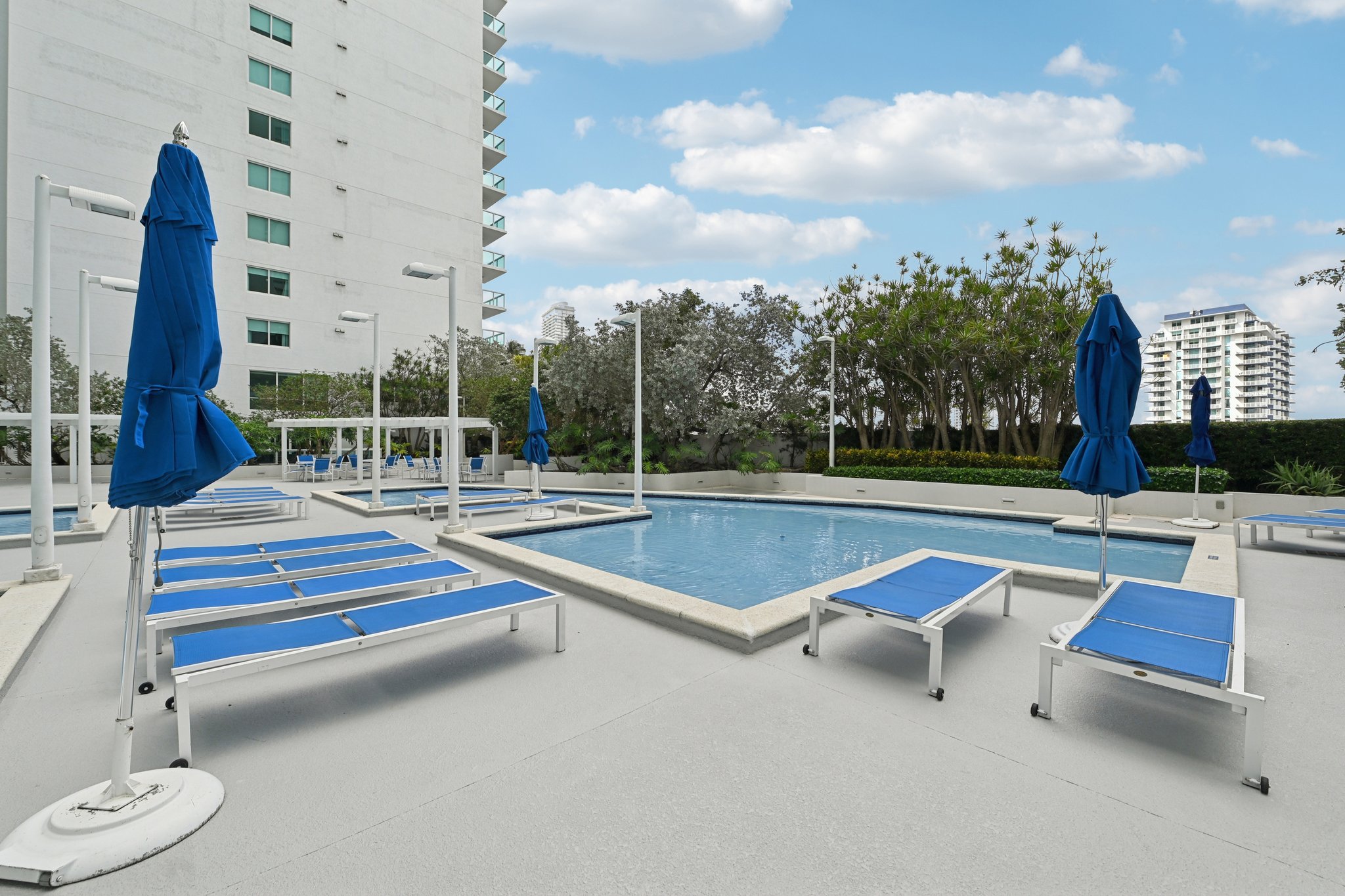 N Bayshore Dr 2811-1003-908.jpg