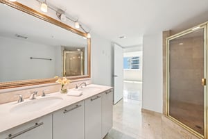 N Bayshore Dr 2811-S1003-025.jpg