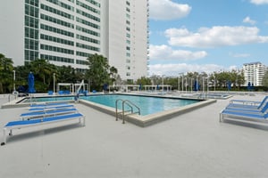 N Bayshore Dr 2811-1003-905.jpg