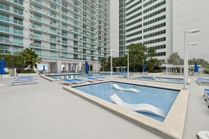 N Bayshore Dr 2811-1003-907.jpg