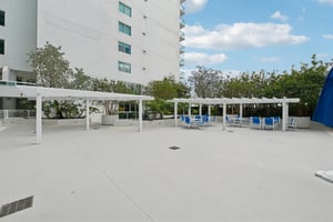 N Bayshore Dr 2811-1003-911.jpg