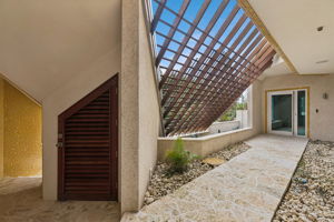  Photo 69