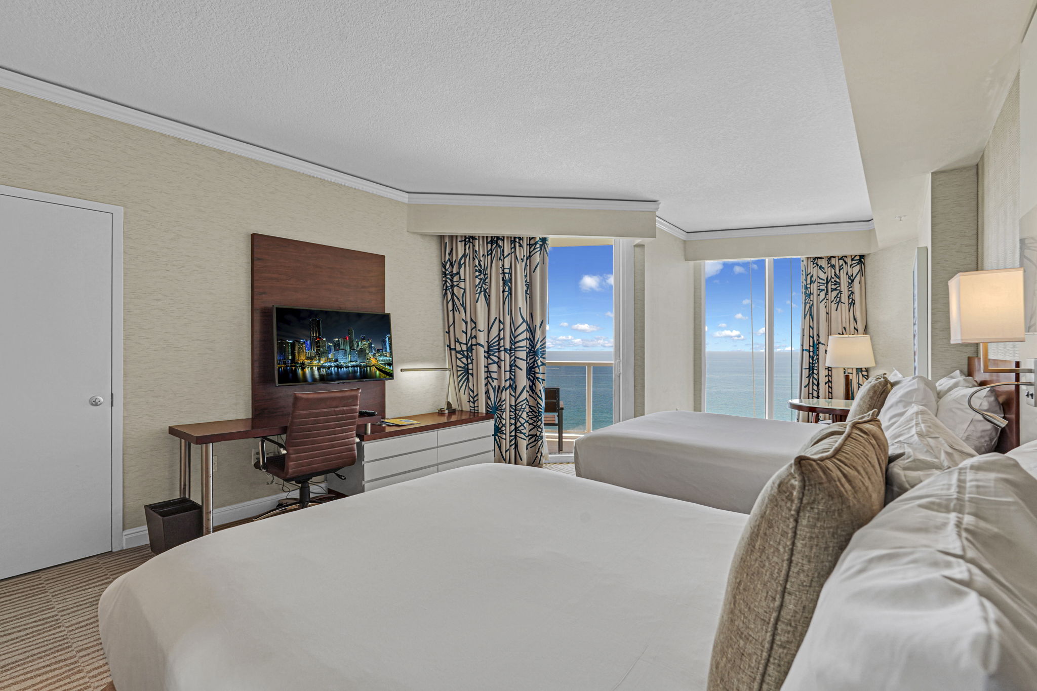 18001 Collins Ave #2609, Sunny Isles Beach, FL 33160, USA Photo 24