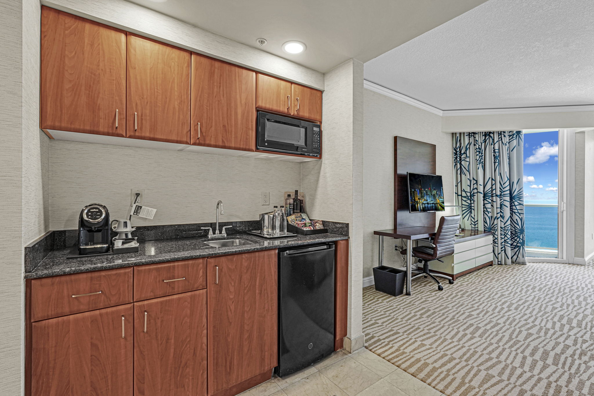 18001 Collins Ave #2609, Sunny Isles Beach, FL 33160, USA Photo 32