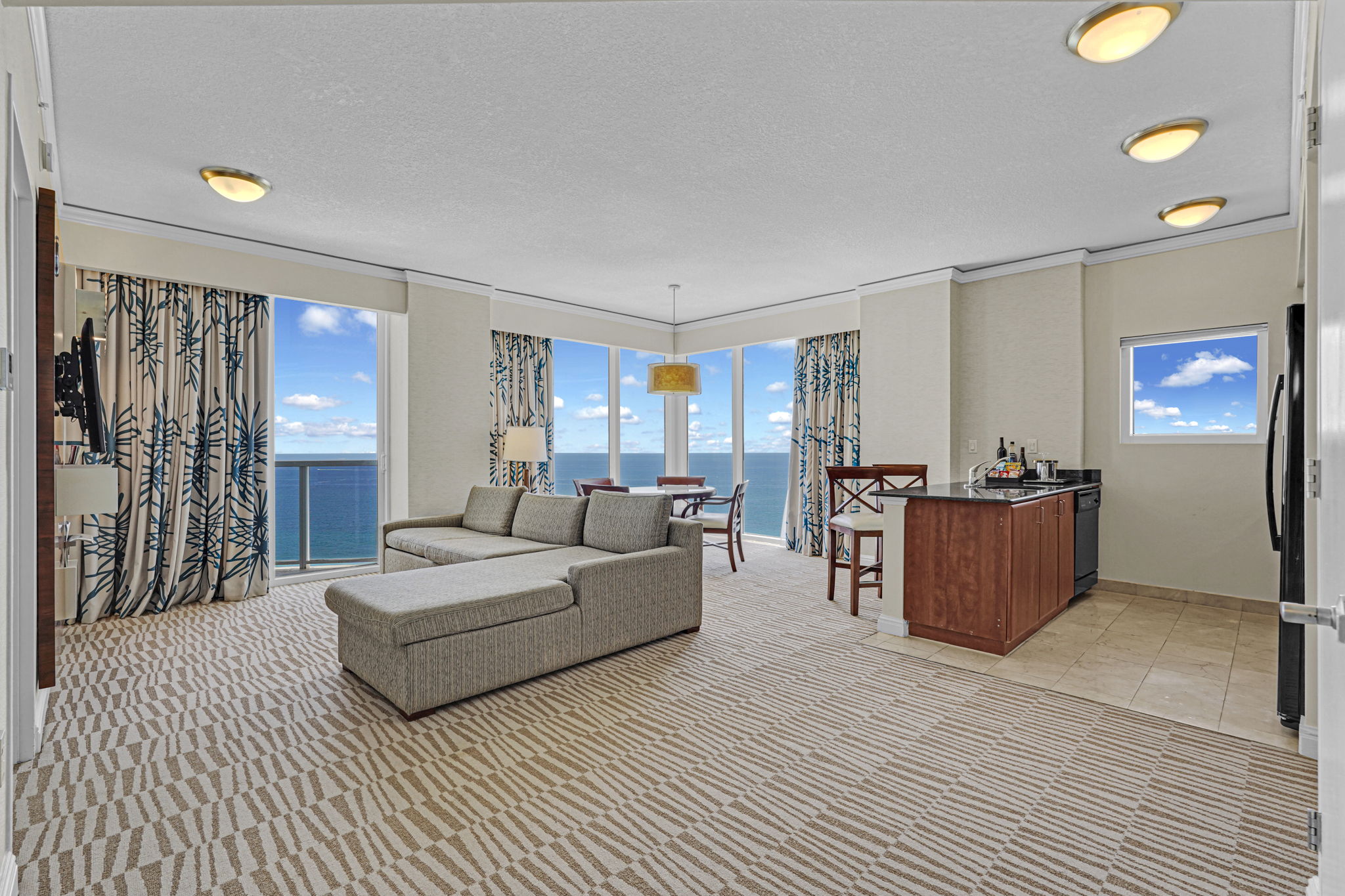 18001 Collins Ave #2609, Sunny Isles Beach, FL 33160, USA Photo 39