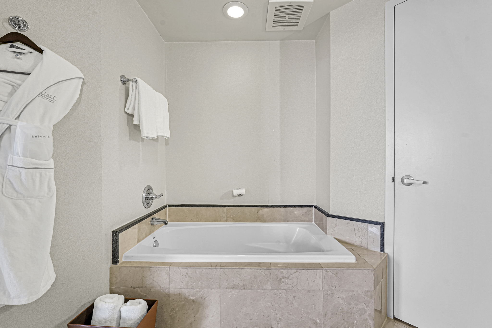 18001 Collins Ave #2609, Sunny Isles Beach, FL 33160, USA Photo 59