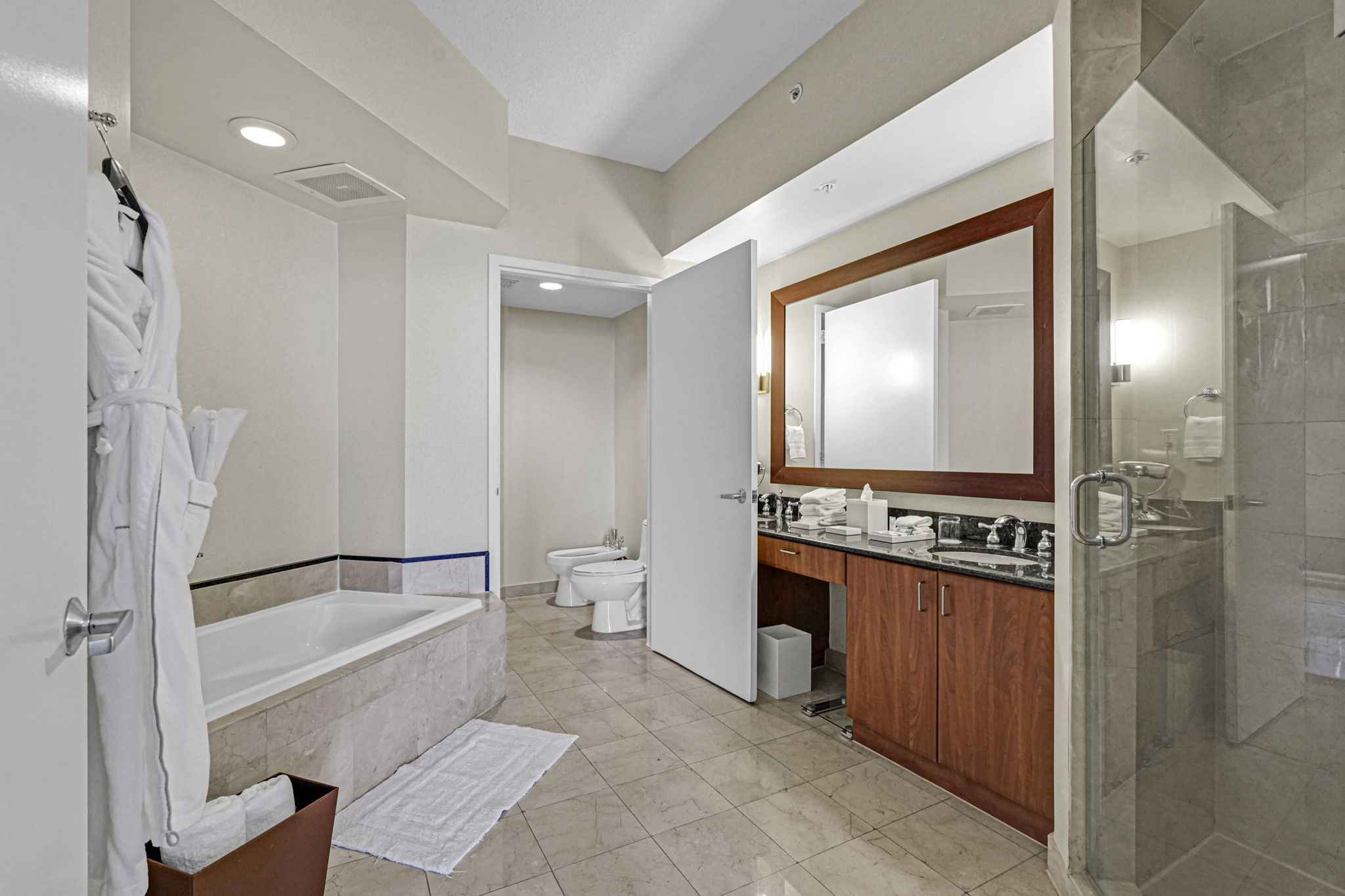 18001 Collins Ave #2609, Sunny Isles Beach, FL 33160, USA Photo 62