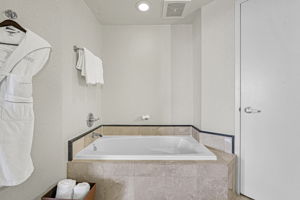 18001 Collins Ave #2609, Sunny Isles Beach, FL 33160, USA Photo 58
