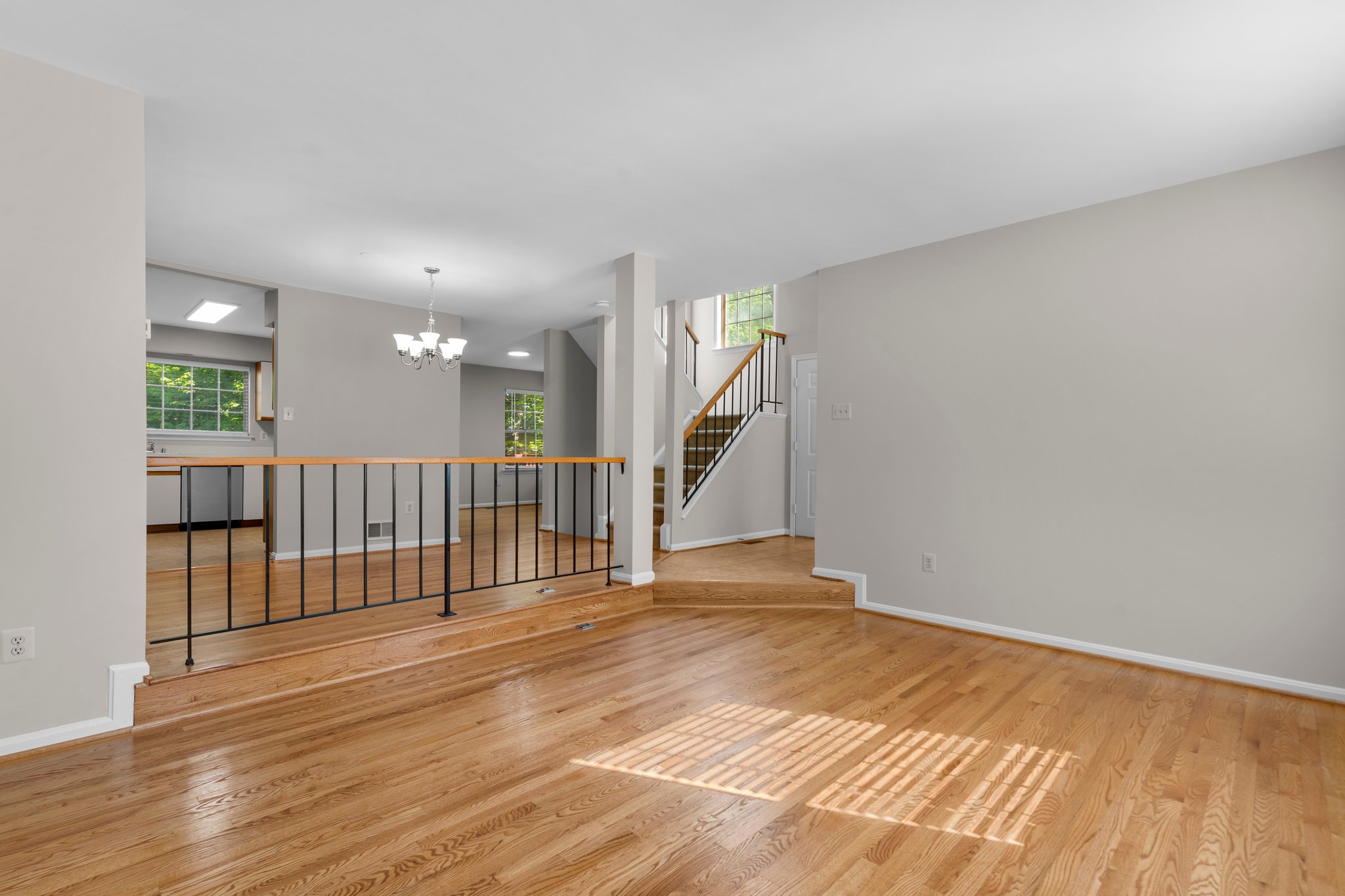 08. 18009 Fence Post Ct.JPG