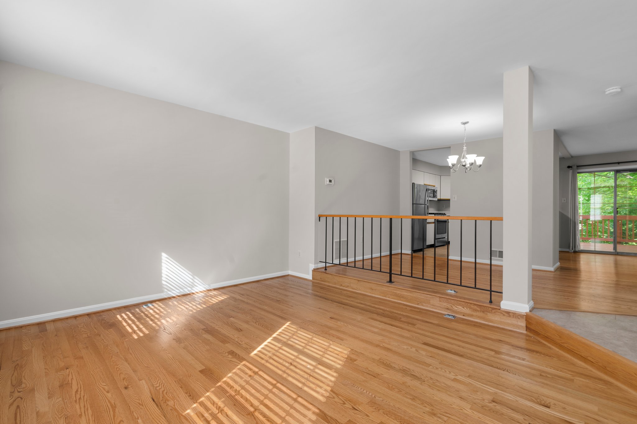 06. 18009 Fence Post Ct.JPG