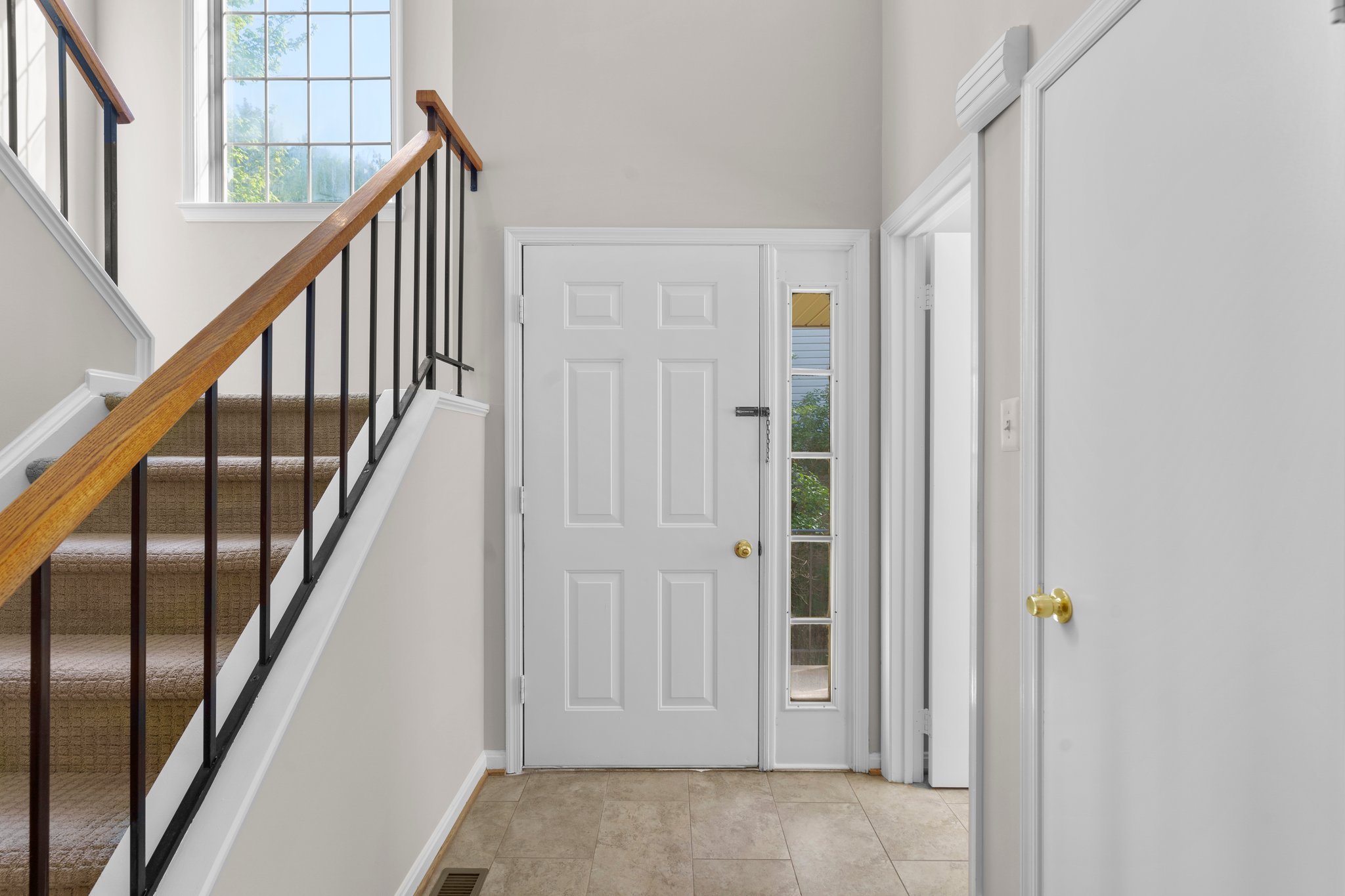 05. 18009 Fence Post Ct.JPG