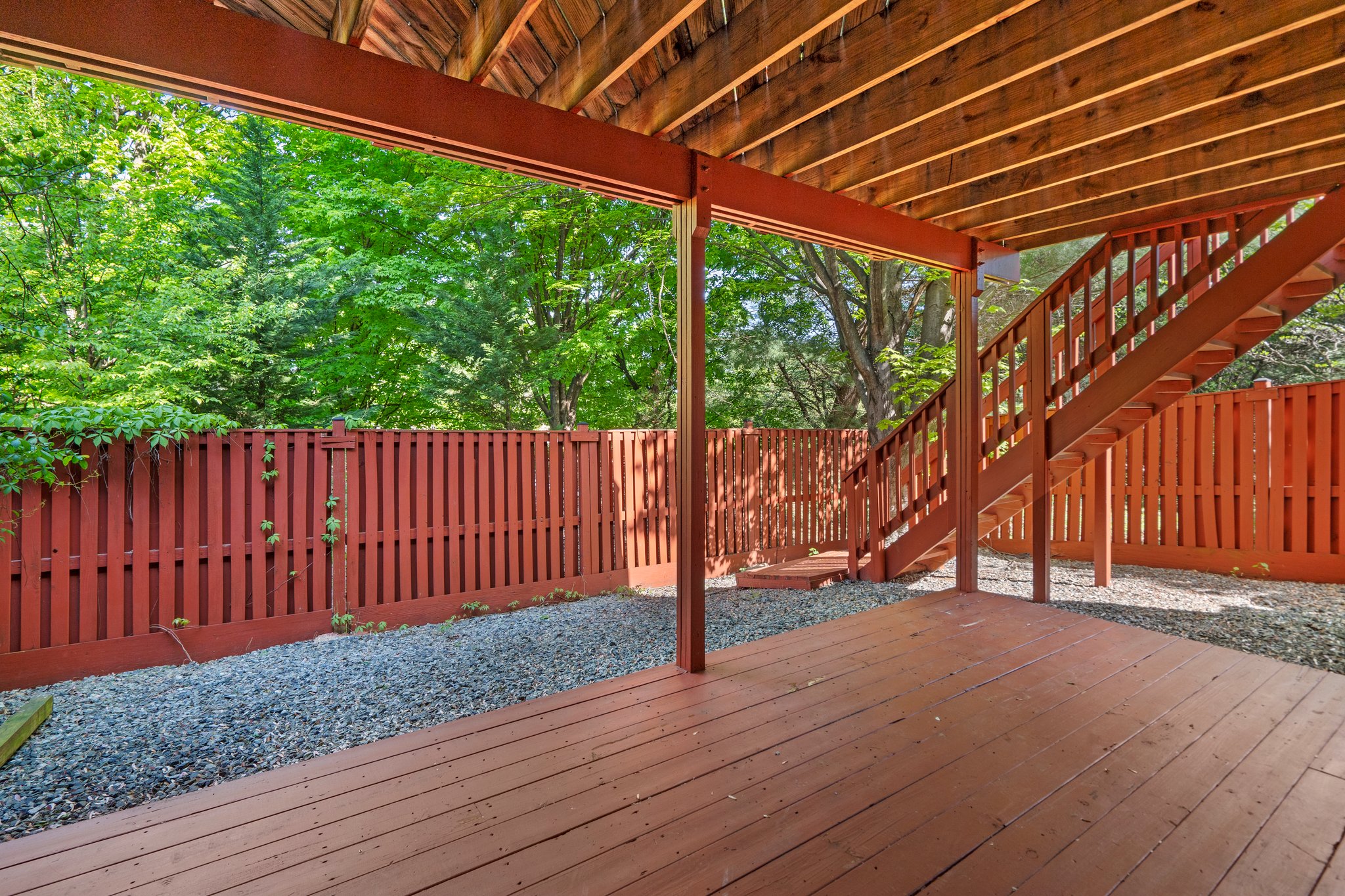 41. 18009 Fence Post Ct.jpg