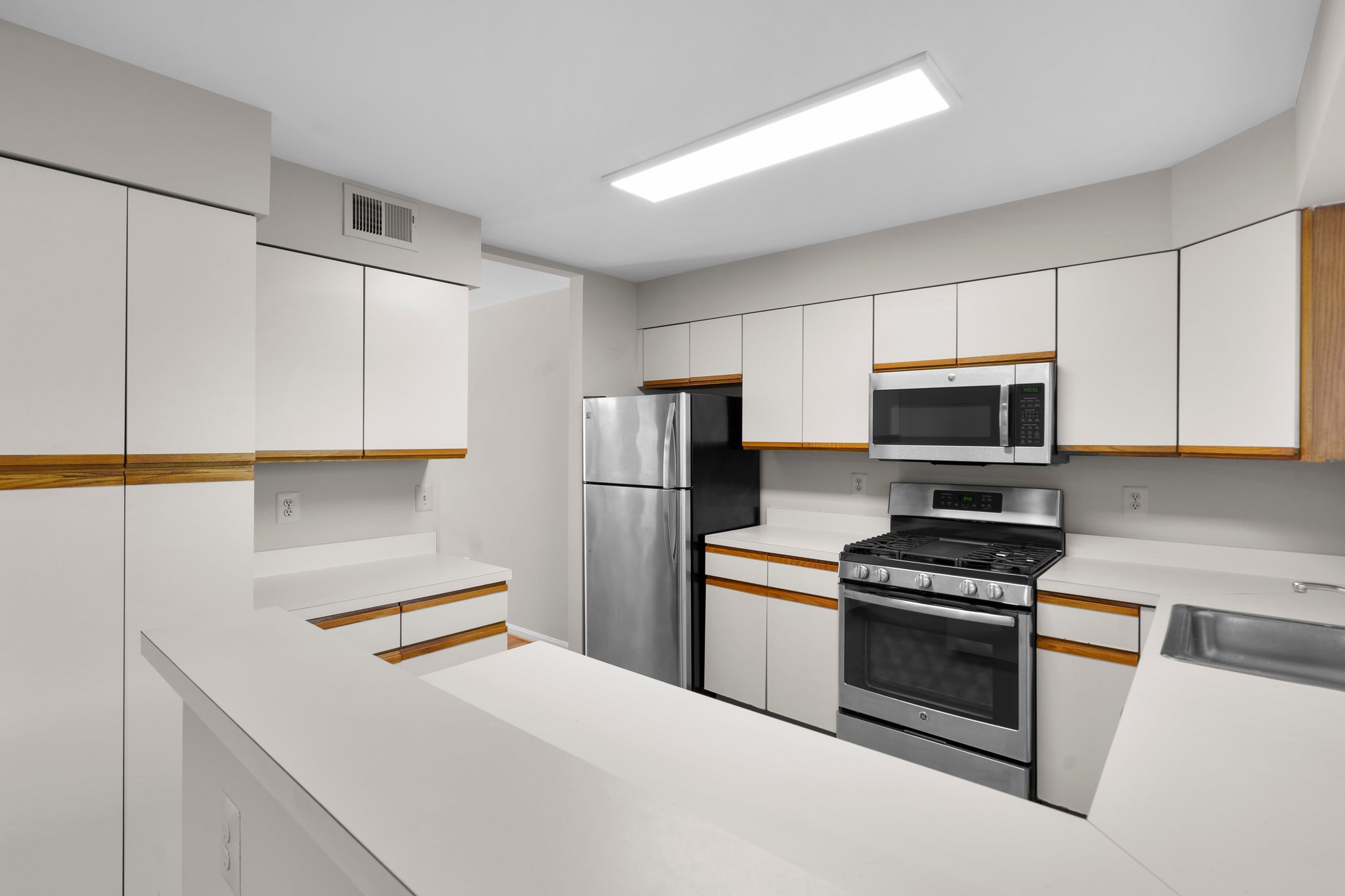 17. 18009 Fence Post Ct.JPG