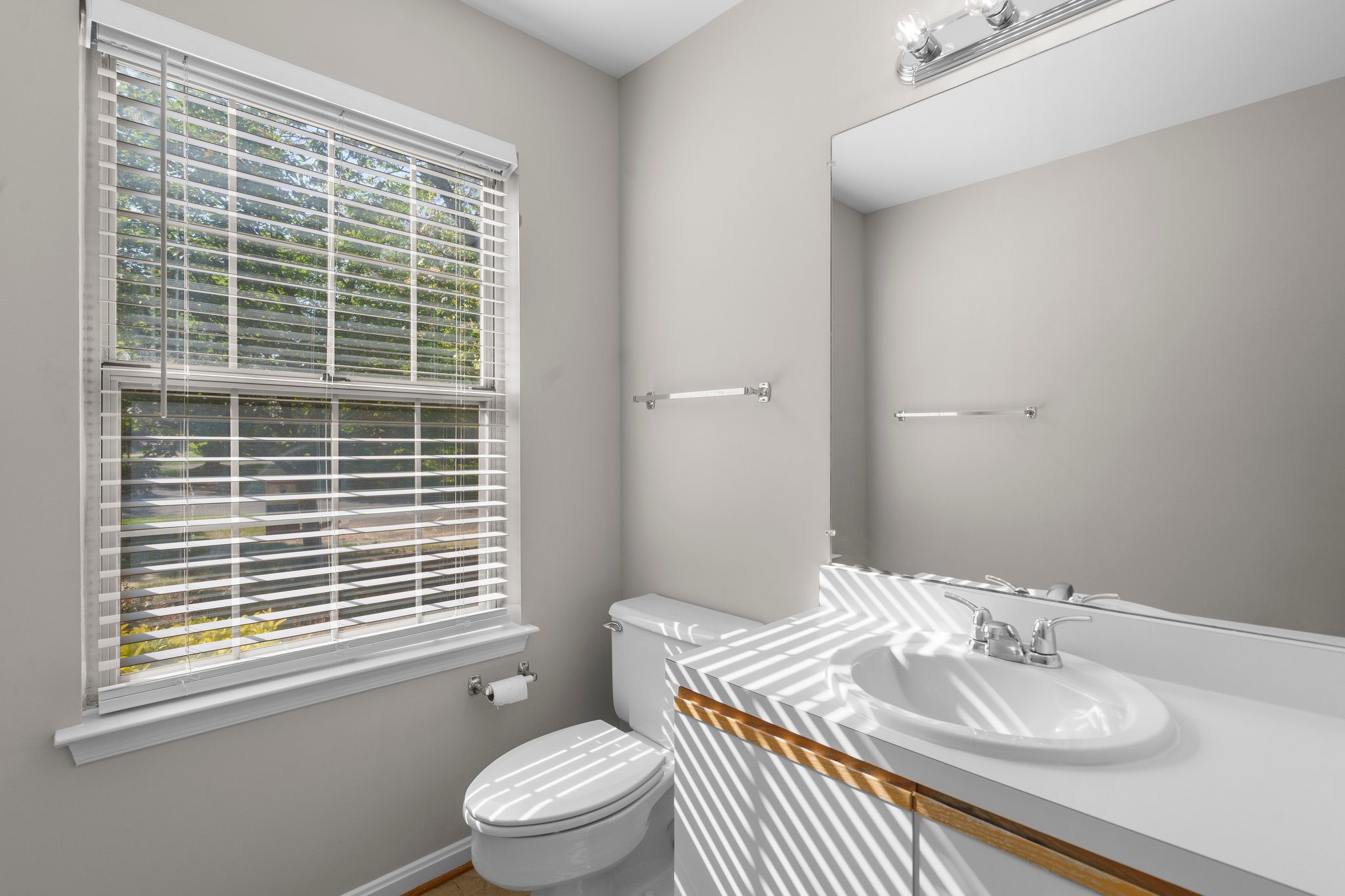 21. 18009 Fence Post Ct.JPG