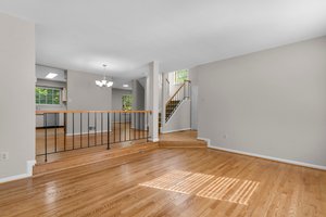 08. 18009 Fence Post Ct.JPG