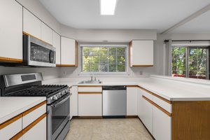 13. 18009 Fence Post Ct.JPG