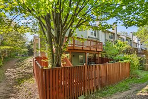 42. 18009 Fence Post Ct.jpg