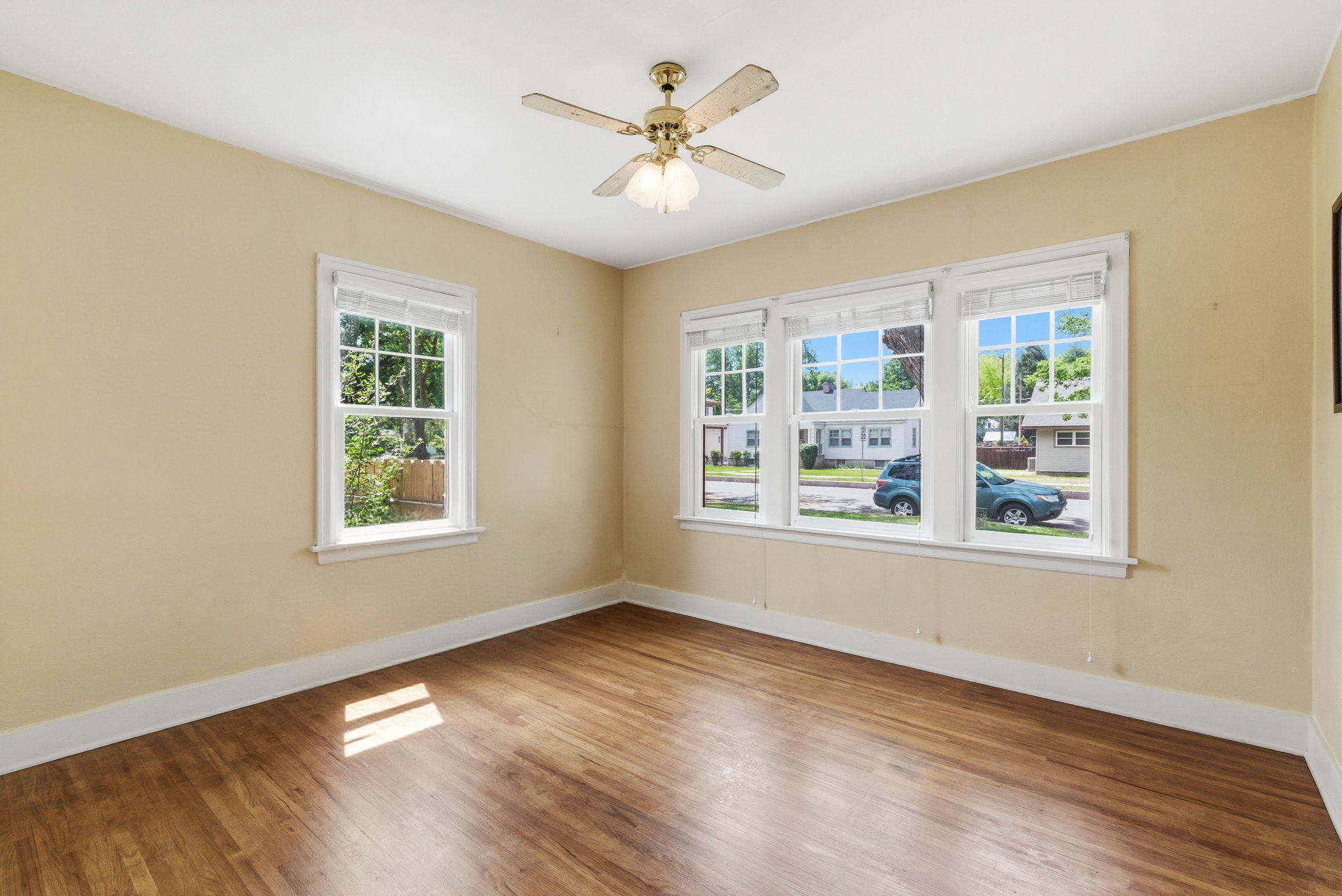  Photo 32