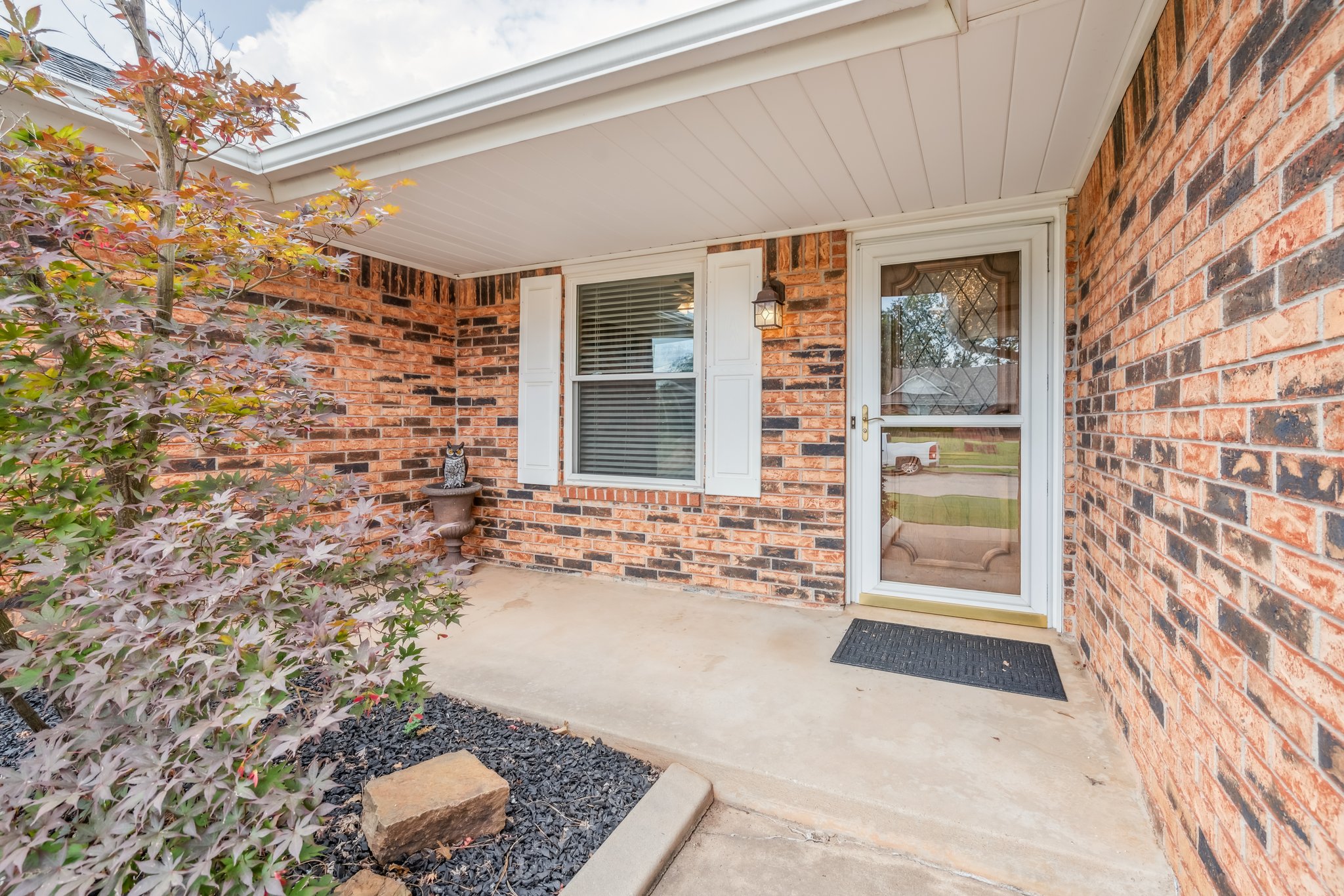 1801 E Hills Dr_005.jpg