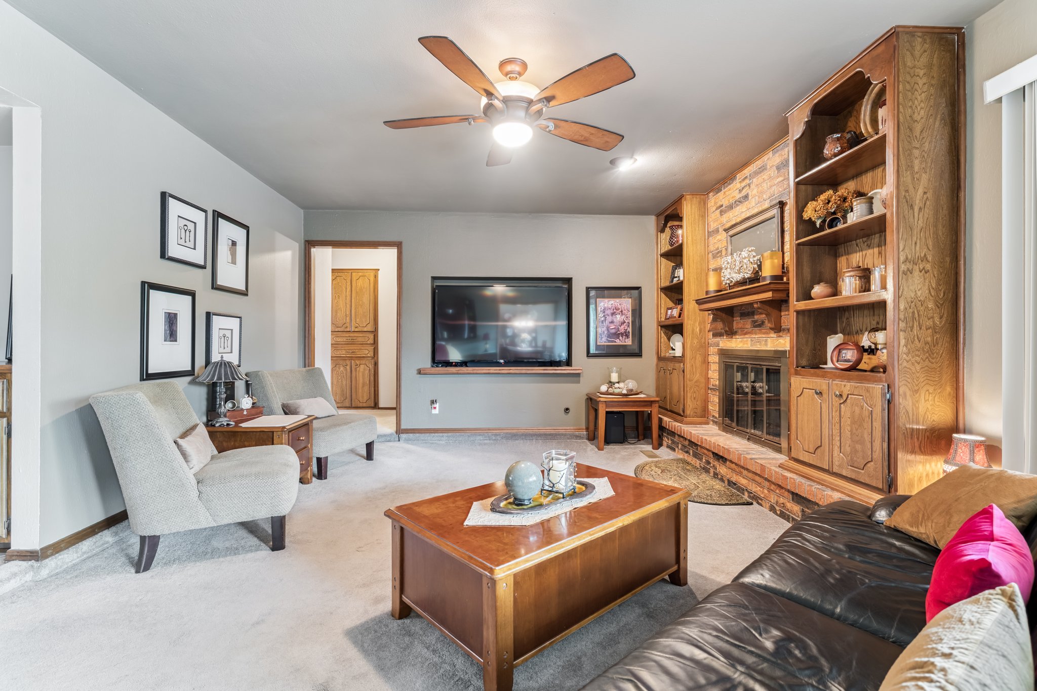 1801 E Hills Dr_013.jpg