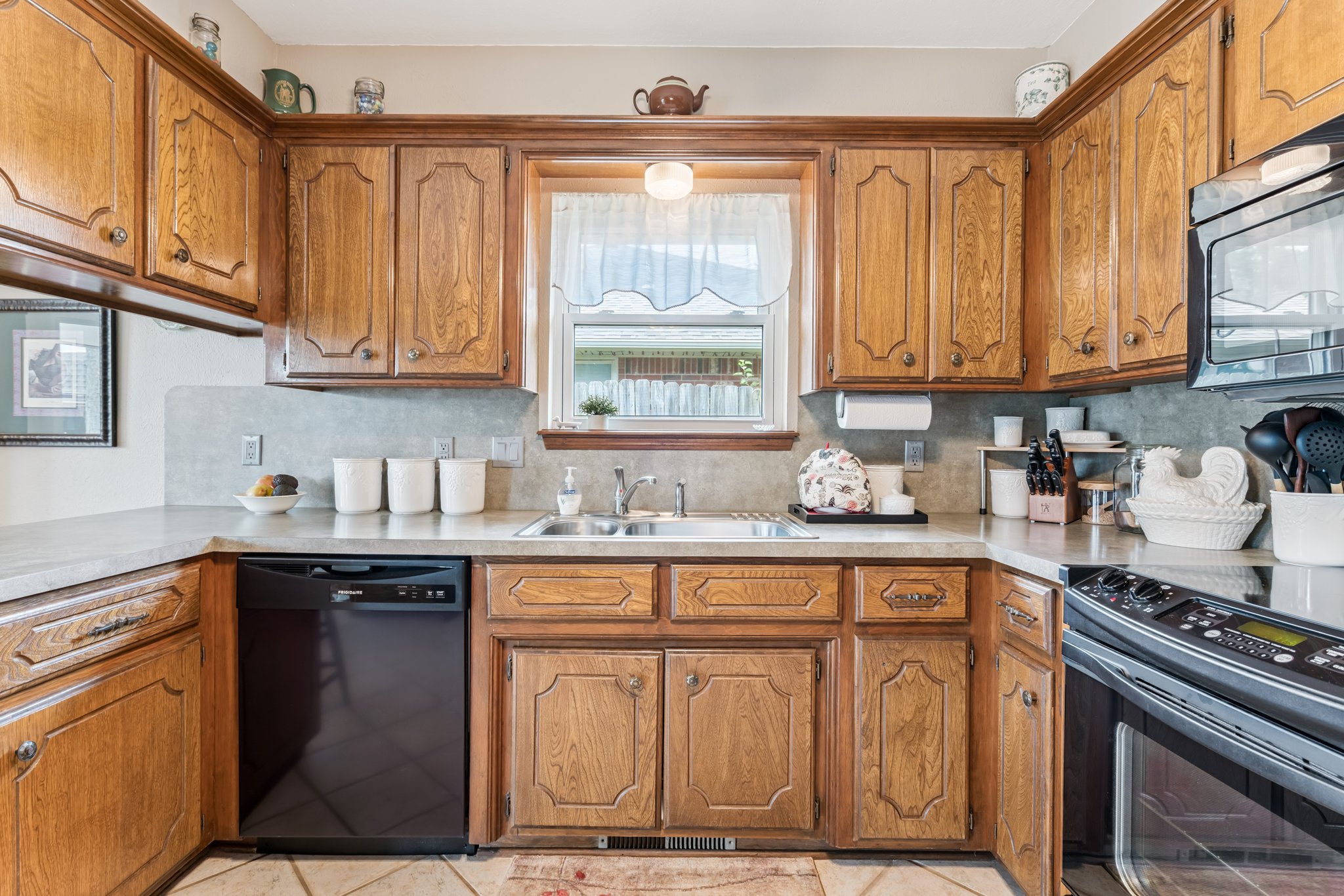 1801 E Hills Dr_016.jpg