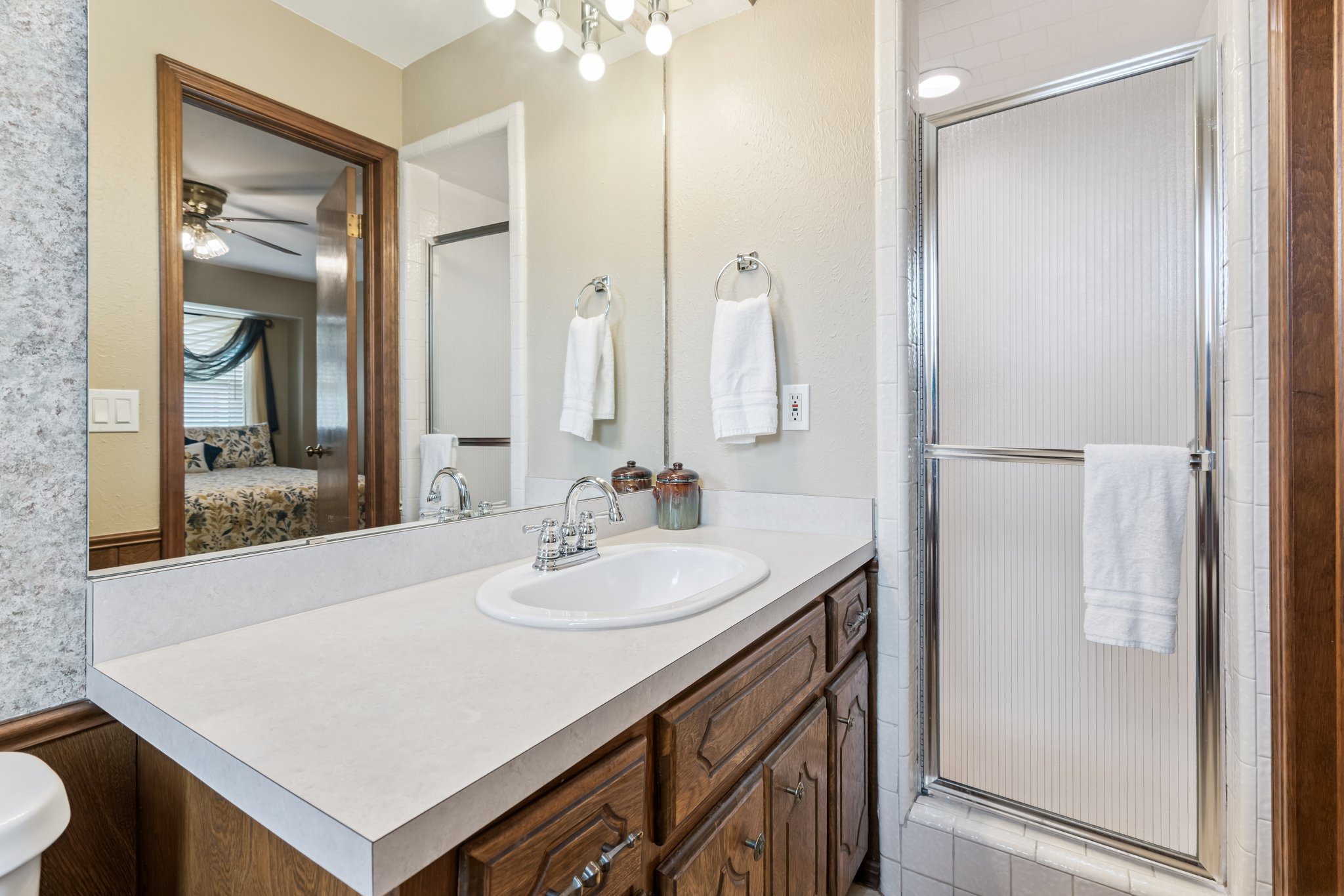 1801 E Hills Dr_028.jpg