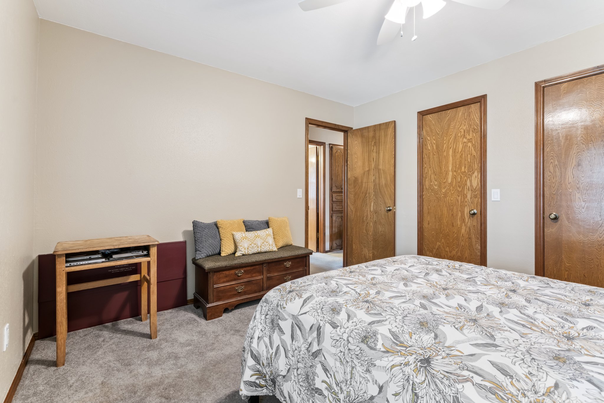 1801 E Hills Dr_032.jpg