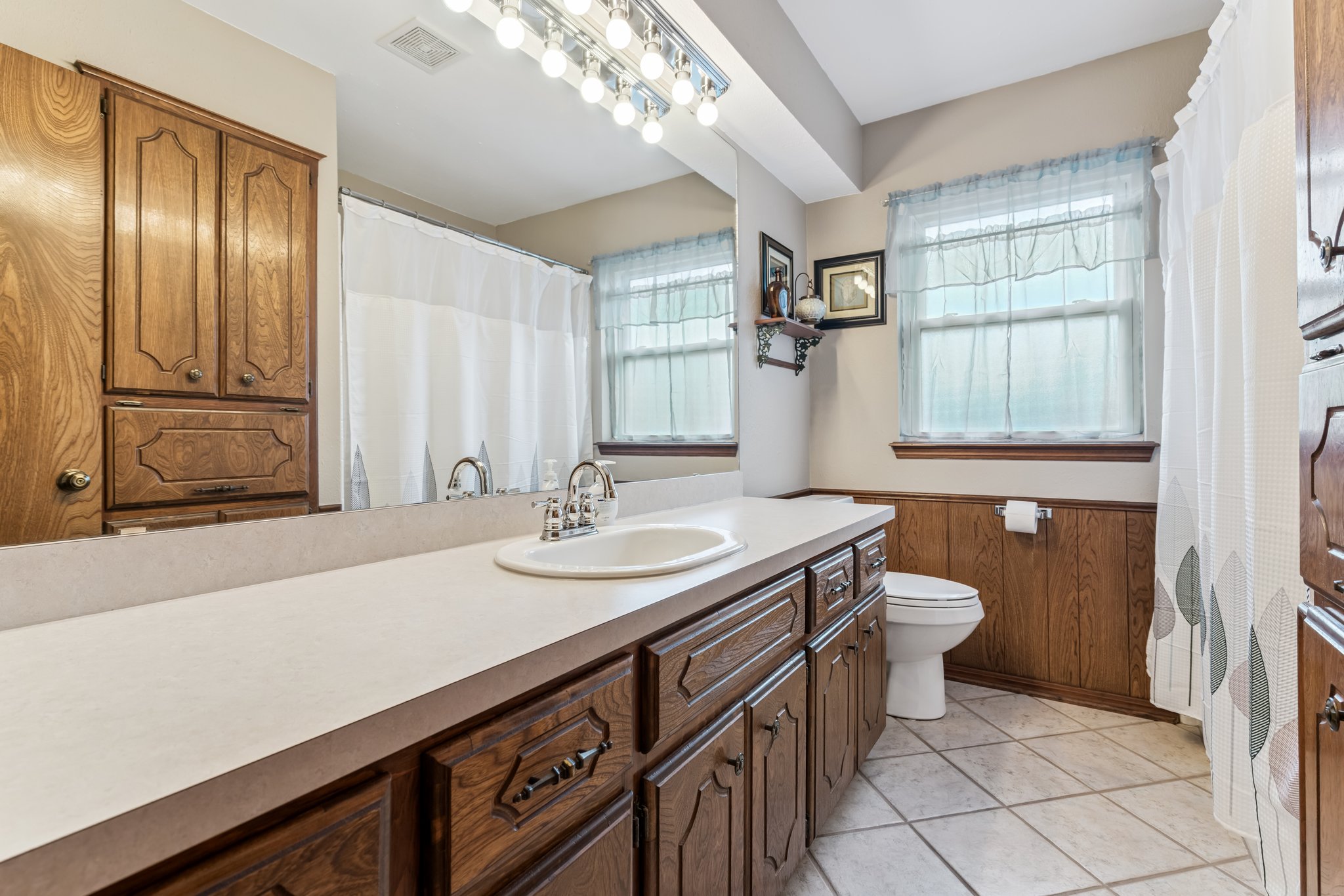 1801 E Hills Dr_033.jpg