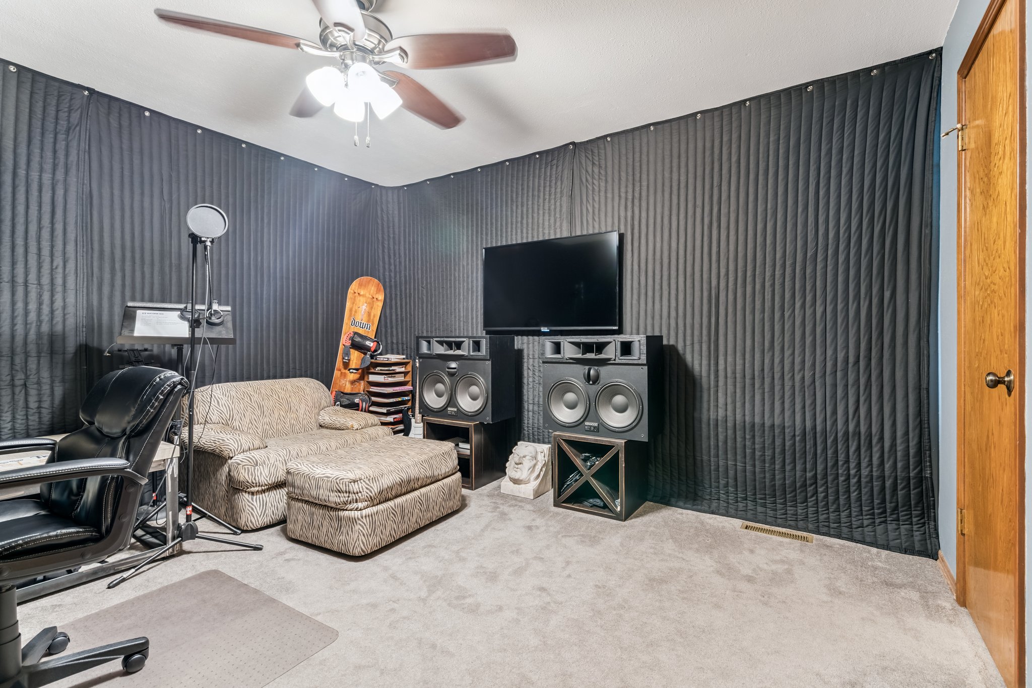 1801 E Hills Dr_036.jpg