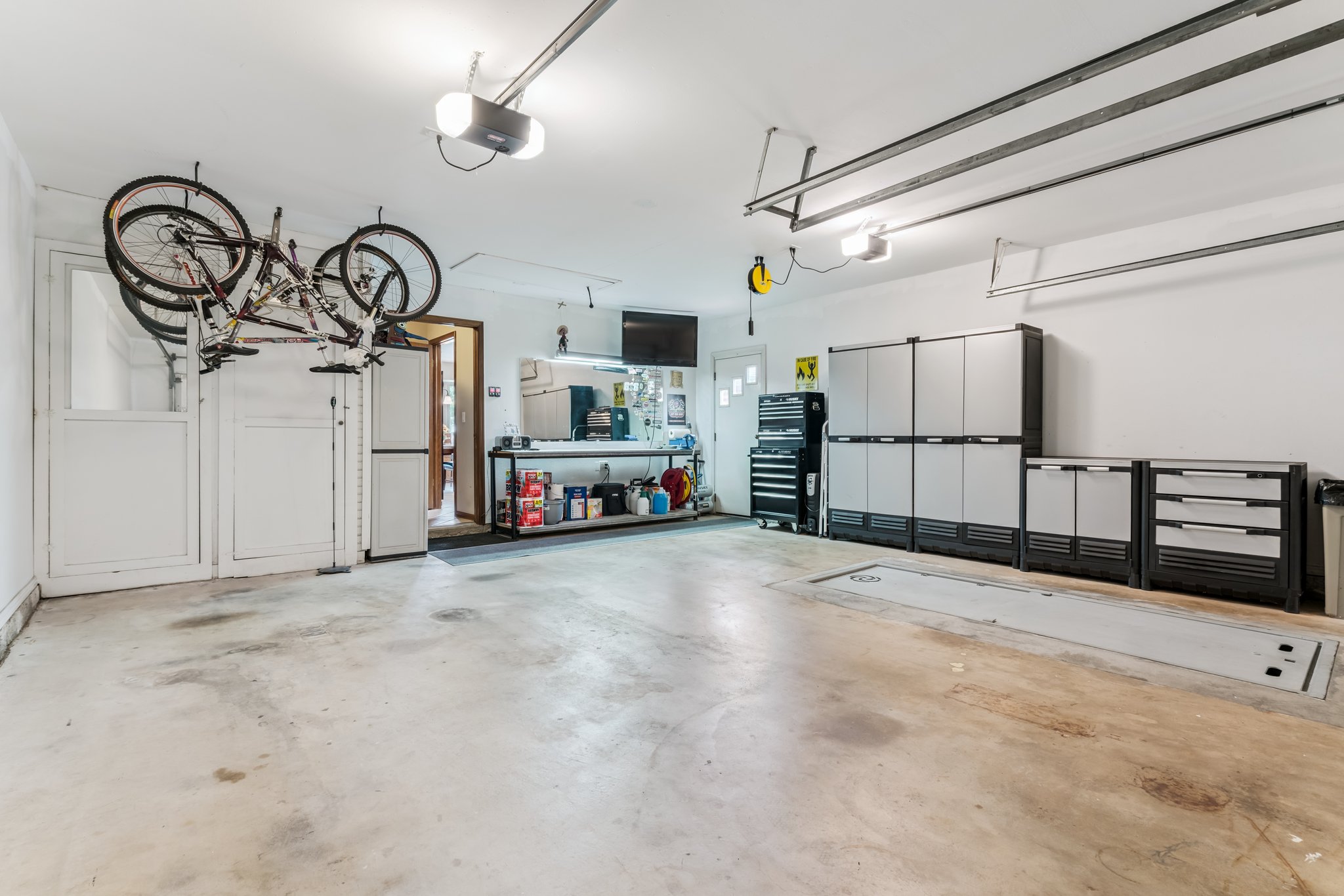 1801 E Hills Dr_039.jpg