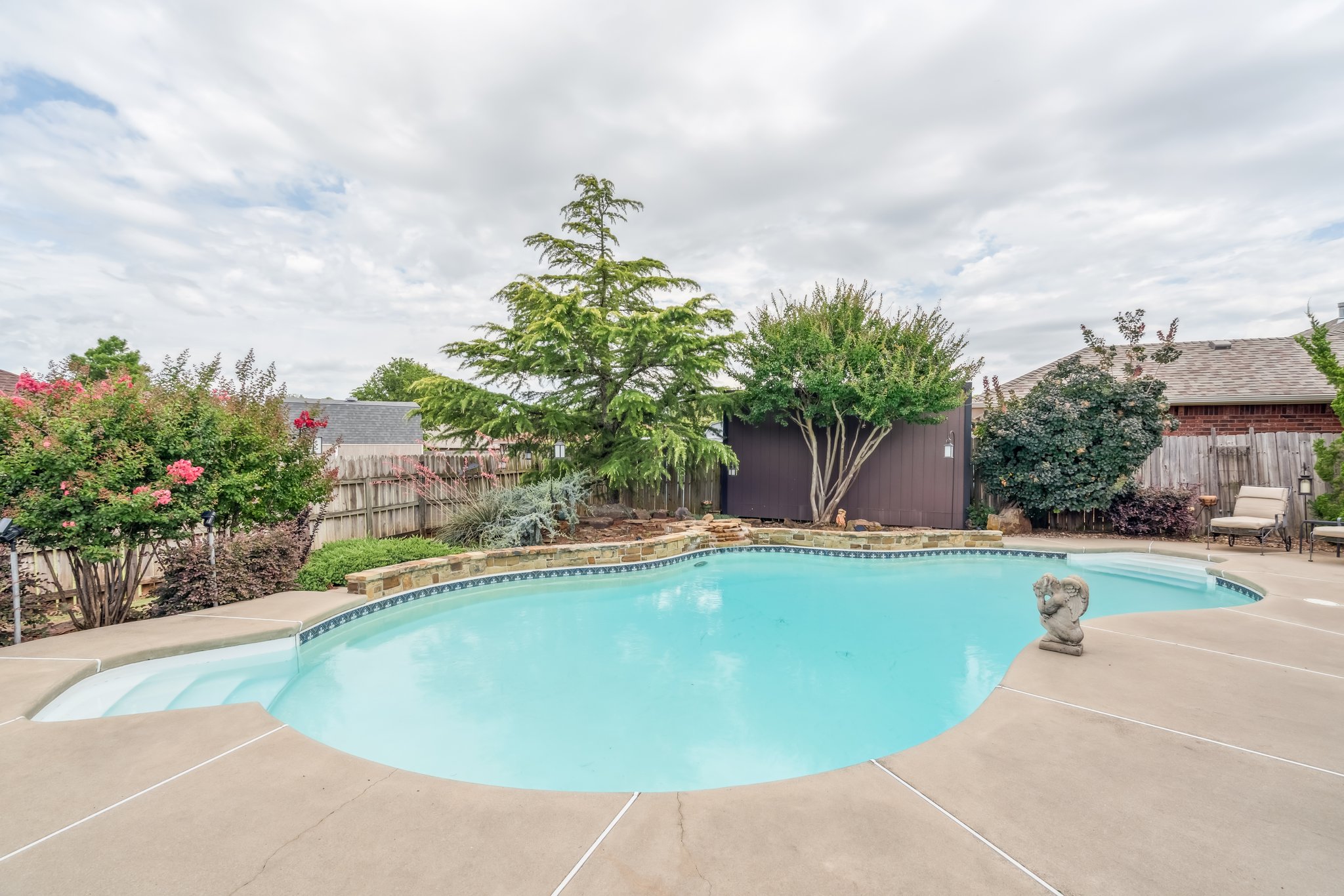 1801 E Hills Dr_047.jpg