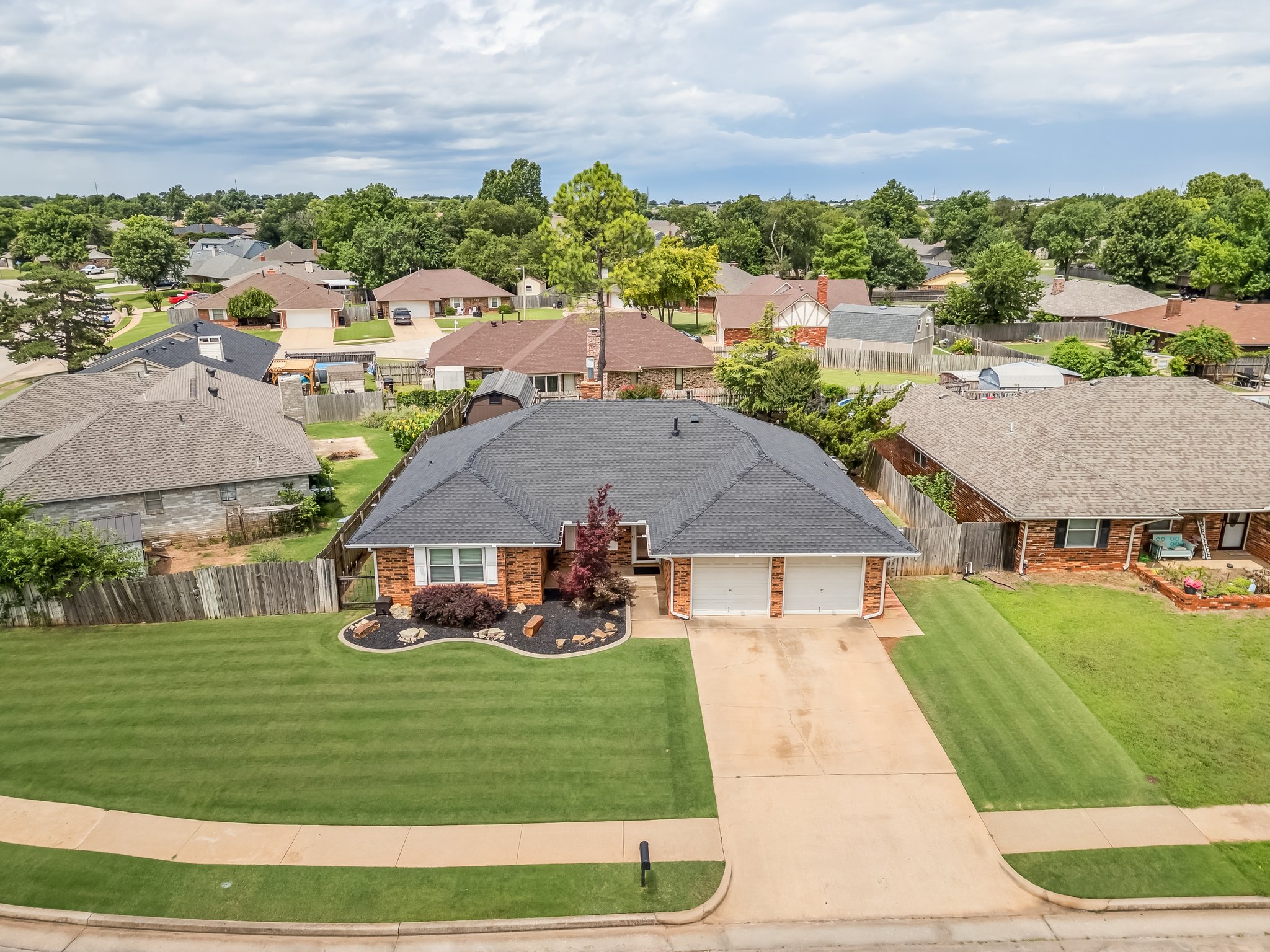 1801 E Hills Dr_051.jpg