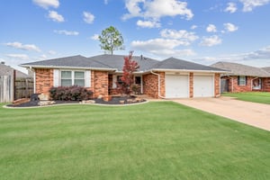 1801 E Hills Dr_001.jpg