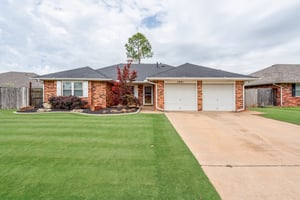 1801 E Hills Dr_003.jpg