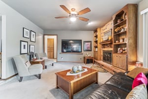 1801 E Hills Dr_013.jpg